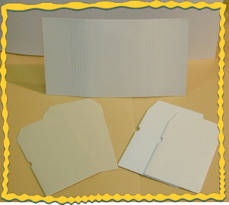省スペースのブックケース 板キャッスル封筒 KP封筒 LHケース 紙製の封筒ですから在庫スペースを小さくできます。